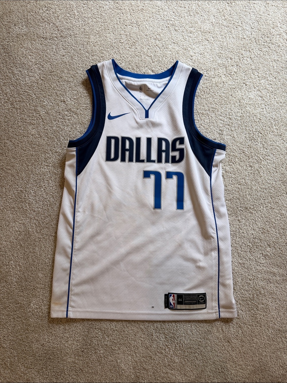 Nike Dri-Fit Luka Doncic Dallas Mavericks Basketball Jersey #77
